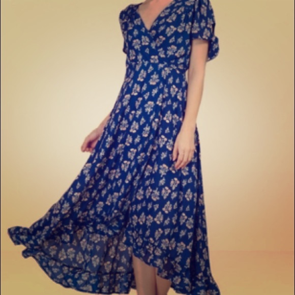 miami Dresses & Skirts - Navy floral dress from miami by francesca’s